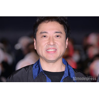 ムロツヨシ“薄毛”ショットにファン衝撃「二度見した」「本物？リアルすぎる」の声