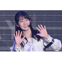 櫻坂46石森璃花、美脚際立つガーリーコーデでオーストラリア満喫「可愛すぎ」「絵になる」と反響