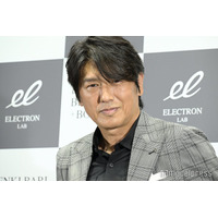 高橋克典、模様替えしたリビング公開「お洒落」「大人な雰囲気」の声