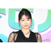 ME:I・MOMONA、全身ブラック衣装で大人っぽさ全開 “人参型”マイクに喜ぶ無邪気な姿も【ズートピア２】