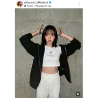 鈴木愛理、ほっそりお腹見せのスポーティーコーデに絶賛の声「スタイル良すぎる」「足、長っ！！！」