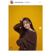 「仮面ライダーガッチャード」坂巻有紗「何億光年ぶり」ミニスカ私服で美脚スラリ「新鮮で可愛い」「スタイル抜群」の声