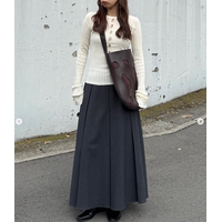 ひとクセリブニットが主役。 アウターの下に着こなしたい大人のきれいめスタイル 【40代の毎日コーデ】