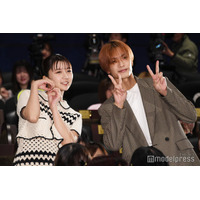 上白石萌歌・高橋恭平・木村柾哉・中島颯太、“バラエティー全振り”舞台挨拶 全力バックハグも披露【ロマンティック・キラー】