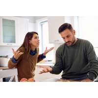 　「その顔がむかつくんだよ！」仁王立ちで怒鳴り、時には首に包丁まで… 妻の激情に怯える夫と子ども。「それでも別れられなかった」理由とは