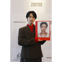 新原泰佑「だいぶエスパー」印象に残る“暗闇撮影”裏話 クリスマスの予定も明かす【Flicker】