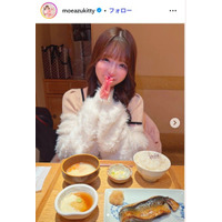 大食い女王・もえのあずき、ミニスカピンクコーデに絶賛集まる「スタイルいい」「ラブリー」