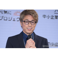 田村淳、娘2人と豪華クリスマスツリー飾り付け「大きくてゴージャス」「娘さん可愛い」と反響