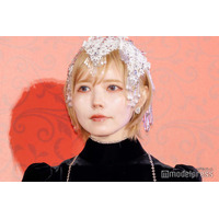 益若つばさ、ニーハイで美脚際立つ 純白クリスマスコスプレ姿に「リアル天使降臨」「理想のスタイル」と反響