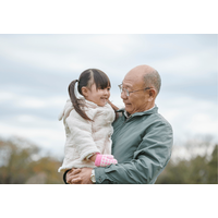 年1回だけ交流する祖父と孫　孫が祖父の薄い髪を触りドキッ！？　予想外の反応に「嬉しかった」