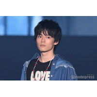 日向亘、デニムコーデで爽やかランウェイ “ギャップ”に歓声【TGCしずおか2026】