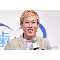 じゅんいちダビッドソン「4歳と2歳の息子連れてハワイ2週間鬼滞在してきた」家族4ショット公開「奥さん可愛らしい」「幸せそう」の声