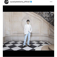 横浜流星、雰囲気ガラリのシルバーヘアSHOTに反響「超絶素敵」「髪色似合ってます」