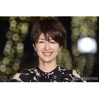 吉瀬美智子、生け花＆アート飾られた自宅玄関公開「プロのフラワーアレンジかと」「お洒落すぎる」と反響