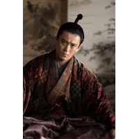 織田信長役・小栗旬、主演の仲野太賀に心動かされたシーンとは 約30年ぶり共演俳優との秘話も【「豊臣兄弟！」コメント】