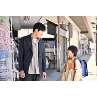 日曜劇場「リブート」鈴木亮平、涙シーンに「鳥肌」「完全に松ケン」 演じ分けに感動の声【第2話ネタバレ】