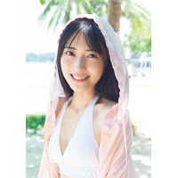 AKB48佐藤綺星「週プレ」表紙初登場 チューブトップビキニ姿披露