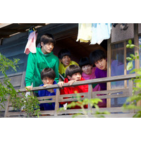 Aぇ! group＆西村拓哉出演映画「おそ松さん」新公開日決定 場面写真も初解禁