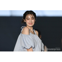 新婚の藤井サチ、“超ミニ”ジャケットスタイルで圧巻美脚スラリ「レベチのスタイル」「全てが憧れ」と反響