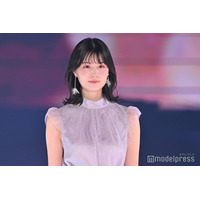 「仮面ライダーゼロワン」ヒロイン、全身ピンクの膝上ミニワンピコーデ「プリンセスみたい」「脚スラッとしてて理想」の声