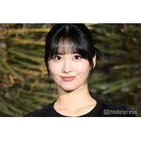 TWICEモモ、胸元開きタイトレザー衣装で美シルエット際立つ「着こなせるのがすごい」「完璧女神」の声