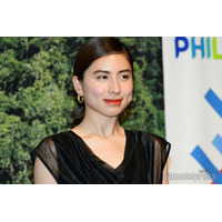 第2子妊娠中のラブリ、ふっくらお腹のマタニティ姿公開「母の表情」「神々しい美しさ」と反響