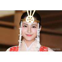 神職の資格保有・平祐奈、神職姿初お披露目 女優業での目標は「悪いことをしたいなって」