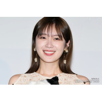 高山一実、美脚全開の撮影裏側にファン二度見「大人の雰囲気」「破壊力すごい」