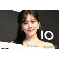 IVEユジン、透けタイツから圧巻美脚輝く「神の創造物」「くびれのラインが美しすぎる」と反響