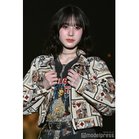 本田紗来、フリルミニスカ×タイツコーデ トランプジャケットで個性派スタイリング【TGCあいち・なごや2026】