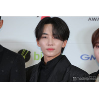 兵役中のSEVENTEENジョンハン、沖縄での写真に反響続々「びっくり」「オーラ溢れてる」