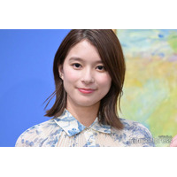 芳根京子、ミニスカ×タイツで美スタイル際立つ「お顔小さい」「ぬいぐるみに負けない可愛さ」と反響