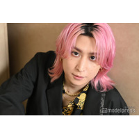 Snow Man佐久間大介「もっと演技が上手くなりたい」ひたむきな向上心から明かした本音 グループ活動と重なる座長像とは【「スペシャルズ」インタビュー前編】