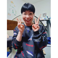 山田花子「銀の盾で前髪チェック」13歳長男公開に反響「芸能人の家を感じる」「可愛い」