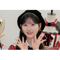 AKB48初“研究生センター”、美脚際立つミニスカ姿 同期とのお揃いディズニーコーデに「レベチのスタイル」「仲良しコンビ尊い」と絶賛の声