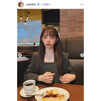 広島カープ小園海斗選手の妻・渡辺リサ、オフショル×デニム姿が「可愛すぎる」「お顔小さい」と話題に