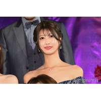 美人アナウンサー、大胆スリットから美脚チラリ「スタイル抜群」「美しすぎる」と反響続々