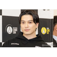 実写版「ONE PIECE」ゾロ役・新田真剣佑、逞しい上腕二頭筋披露 撮影オフショットに「筋肉すごすぎる」「大迫力で感動」と反響