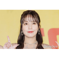 ＝LOVE諸橋沙夏、ニーハイ美脚ショットに熱視線「顔小さくてヘッドホンが大きく見える」「可愛すぎて胸キュン」