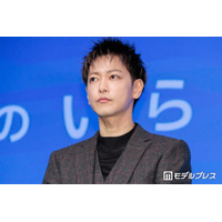 佐藤健、短髪姿で雰囲気ガラリ シックなスーツ姿で圧巻オーラ放つ