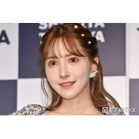 三上悠亜、ヘソ出しノースリーブ私服ショットに視線集中「スタイル良すぎ」「透明感すごい」