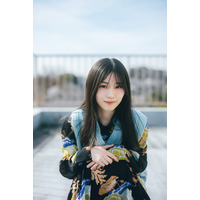 櫻坂46山下瞳月「週刊少年サンデー」表紙登場 オフ感満載の姿を披露