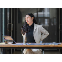 「最近痩せにくくなった」と感じたら、座り姿勢を見直して！今のままだと背骨が「Ｃの字」に歪む⁉