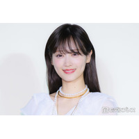 山下美月、オフショルコーデ披露 公園でのお花見ショットに反響「人いっぱいいるけどバレないの？」「変装なしでいるなんて」の声