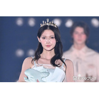 「あんたが」劇中ドラマ女優・青島心、抜群スタイル際立つミニ丈コーデ「雰囲気違う」「驚異の美脚」と反響【関コレ2026S/S】