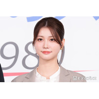 生見愛瑠、ぴったりノースリーブ姿で美スタイル披露「大人の魅力が溢れてる」「上品で可愛い」と反響