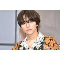 山下幸輝、街中での至近距離ショットに反響「オシャレ上級者」「遭遇したら絶対二度見しちゃう」