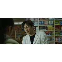 「彼ならぴったり」監督が直々オファー！ソン・ソック、優しさ溢れる癒しの薬剤師を熱演『大丈夫、大丈夫、大丈夫！』本編映像