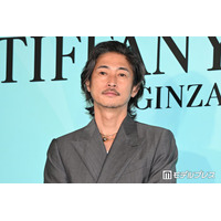 PINKY、夫・窪塚洋介らとの家族花見ショット公開「美男美女すぎる」「絵になる」の声