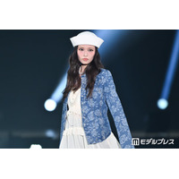 せいら、トレンド感溢れる甘めデニムコーデ着こなし「お揃い欲しい」「春っぽくて素敵」と反響【ガルアワ2026SS】